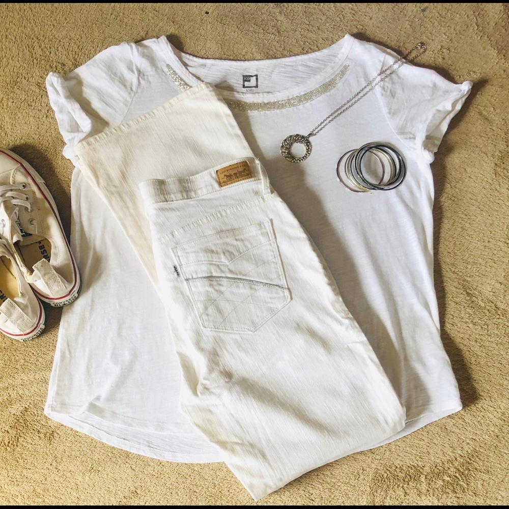 Vision in white. Levi’s white jeans